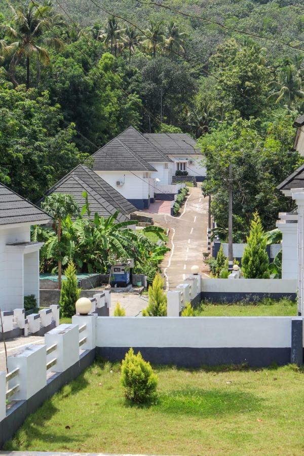 Magic Land Resorts Athirapally Irinjalakuda 外观 照片